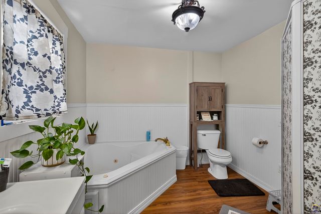 525 N Iowa AVE, Holton, KS 66436