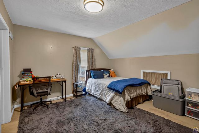 525 N Iowa AVE, Holton, KS 66436