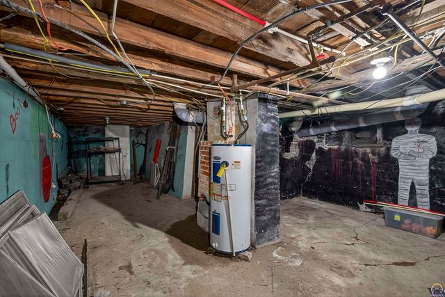 525 N Iowa AVE, Holton, KS 66436