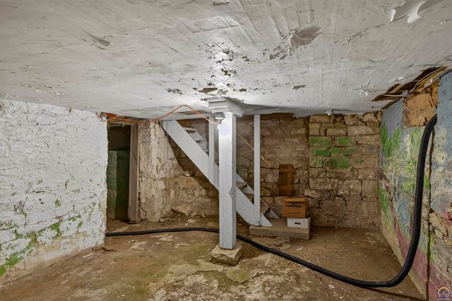 525 N Iowa AVE, Holton, KS 66436