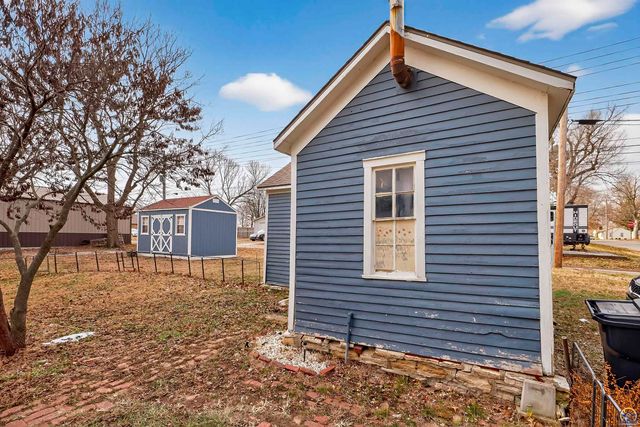 525 N Iowa AVE, Holton, KS 66436