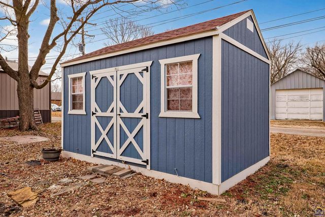 525 N Iowa AVE, Holton, KS 66436