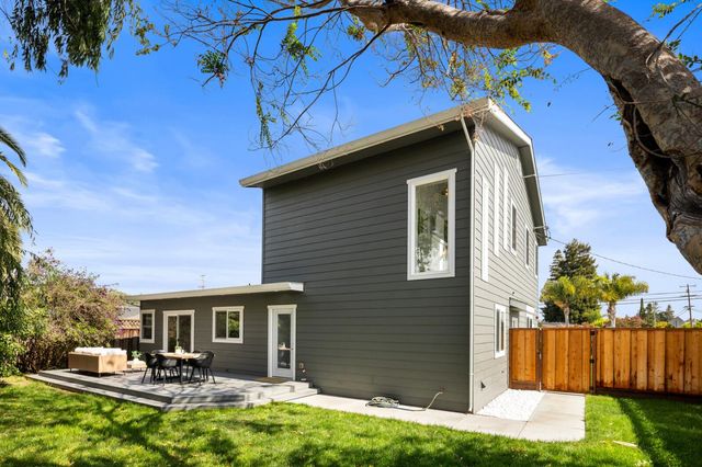 3242 Fair Oaks Avenue, Redwood City, CA 94063