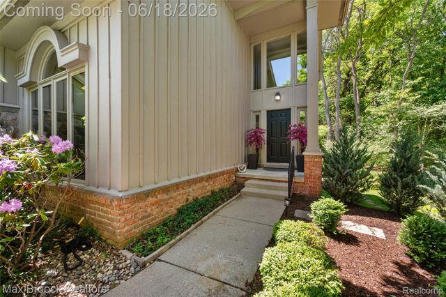 4872 Cliffside Drive, West Bloomfield Charter Township, MI 48323