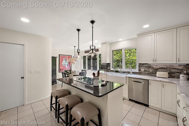 4872 Cliffside Drive, West Bloomfield Charter Township, MI 48323