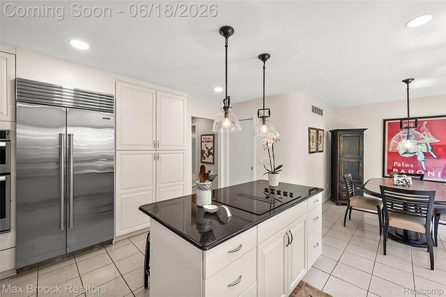 4872 Cliffside Drive, West Bloomfield Charter Township, MI 48323
