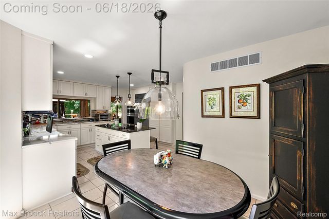 4872 Cliffside Drive, West Bloomfield Charter Township, MI 48323