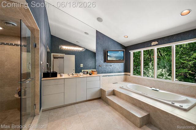 4872 Cliffside Drive, West Bloomfield Charter Township, MI 48323