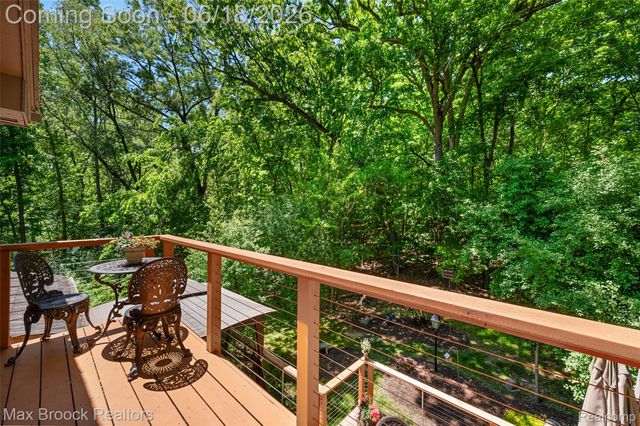 4872 Cliffside Drive, West Bloomfield Charter Township, MI 48323
