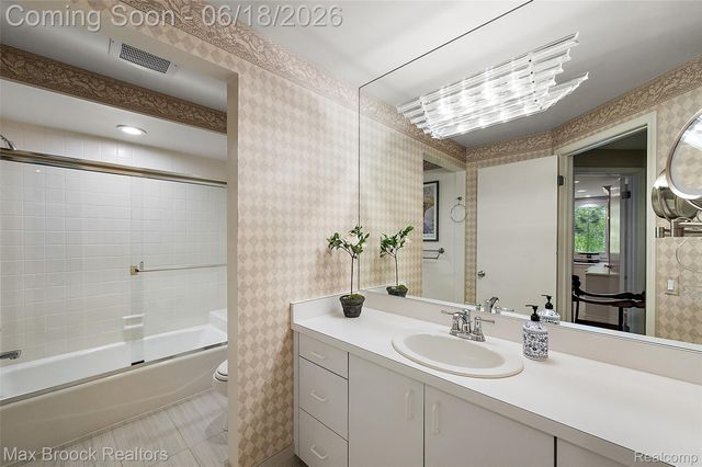 4872 Cliffside Drive, West Bloomfield Charter Township, MI 48323