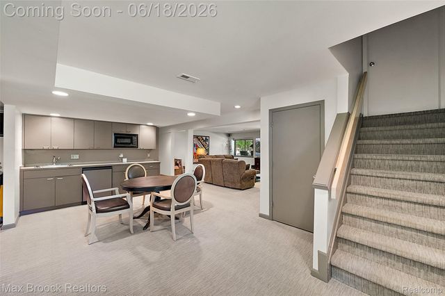 4872 Cliffside Drive, West Bloomfield Charter Township, MI 48323