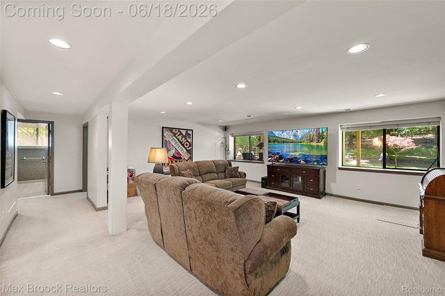 4872 Cliffside Drive, West Bloomfield Charter Township, MI 48323
