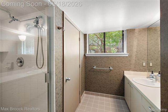 4872 Cliffside Drive, West Bloomfield Charter Township, MI 48323