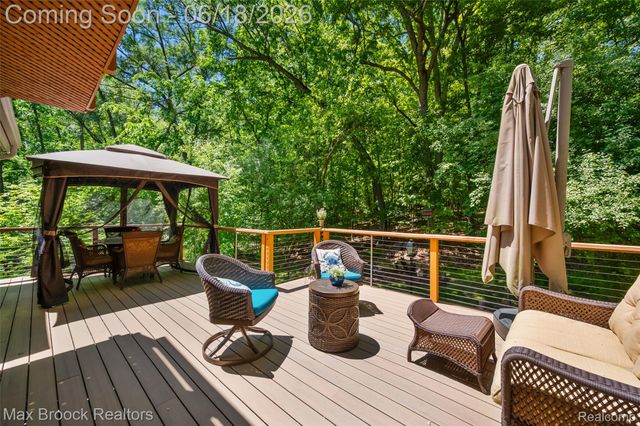 4872 Cliffside Drive, West Bloomfield Charter Township, MI 48323