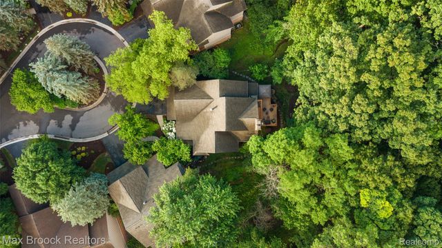 4872 Cliffside Drive, West Bloomfield Charter Township, MI 48323