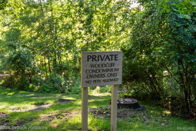 4872 Cliffside Drive, West Bloomfield Charter Township, MI 48323