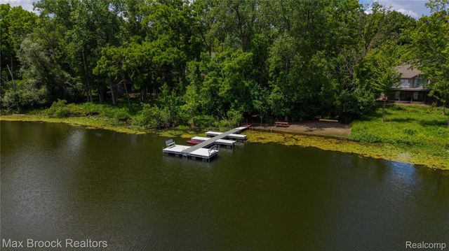 4872 Cliffside Drive, West Bloomfield Charter Township, MI 48323