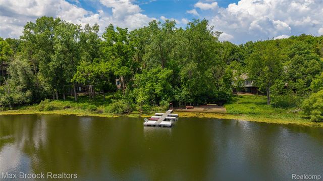 4872 Cliffside Drive, West Bloomfield Charter Township, MI 48323