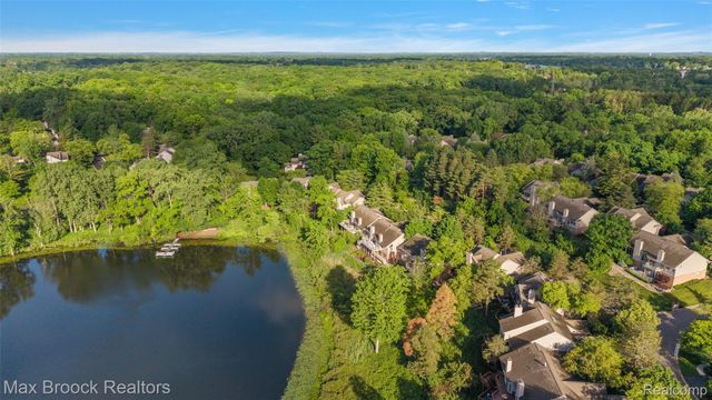 4872 Cliffside Drive, West Bloomfield Charter Township, MI 48323