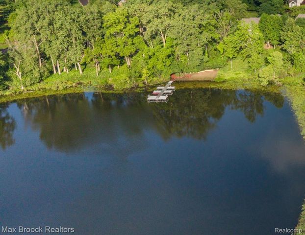 4872 Cliffside Drive, West Bloomfield Charter Township, MI 48323