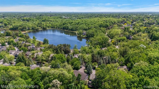 4872 Cliffside Drive, West Bloomfield Charter Township, MI 48323