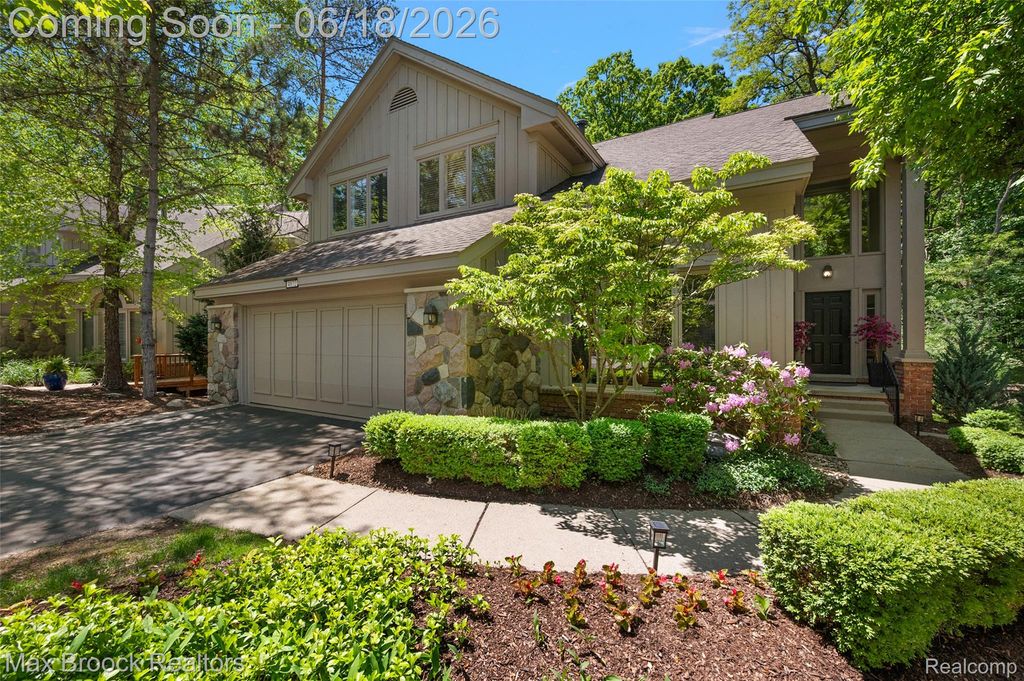 4872 Cliffside Drive, West Bloomfield Charter Township, MI 48323