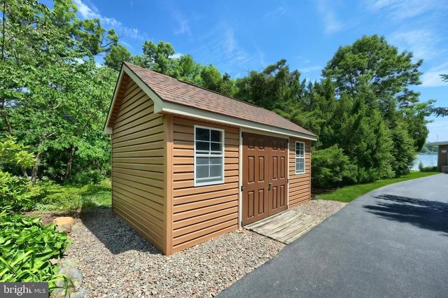 166 LAKE MEADE DR, East Berlin, PA 17316