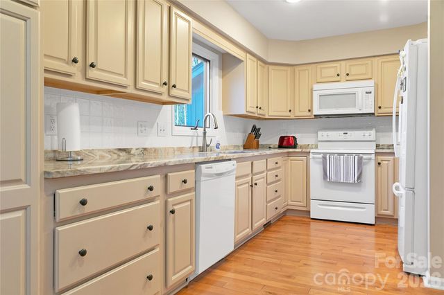 59 Agaliha Lane, Brevard, NC 28712