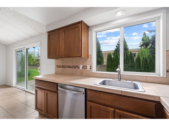 823 Ne 132ND Ave, Vancouver, WA 98684