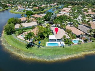 2576 Bay Pointe Dr, Weston, FL 33327