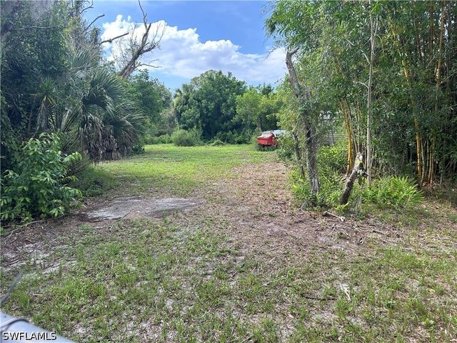 1020 Limpkin RD, Naples, FL 34120