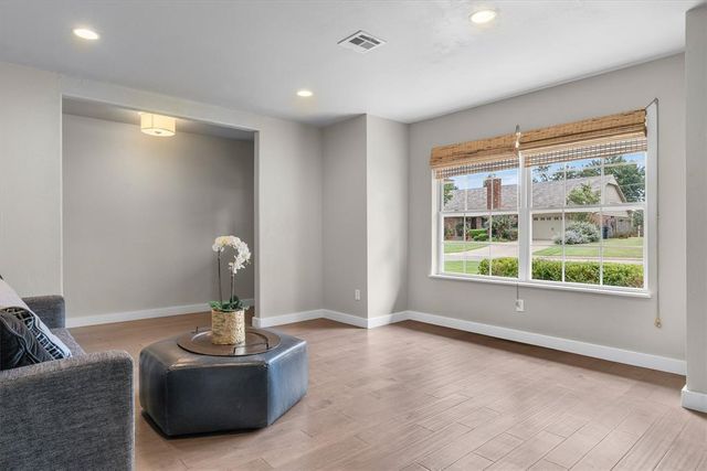 2621 NW 58th Place, Oklahoma City, OK 73112