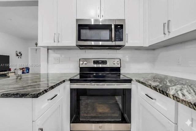 9435-9437 SW 39th St, Miami, FL 33165