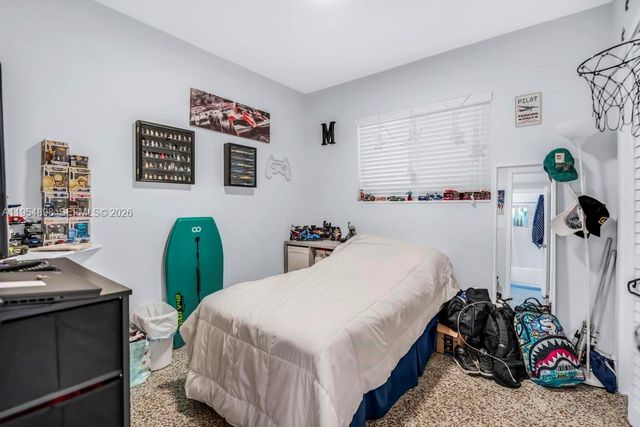 9435-9437 SW 39th St, Miami, FL 33165