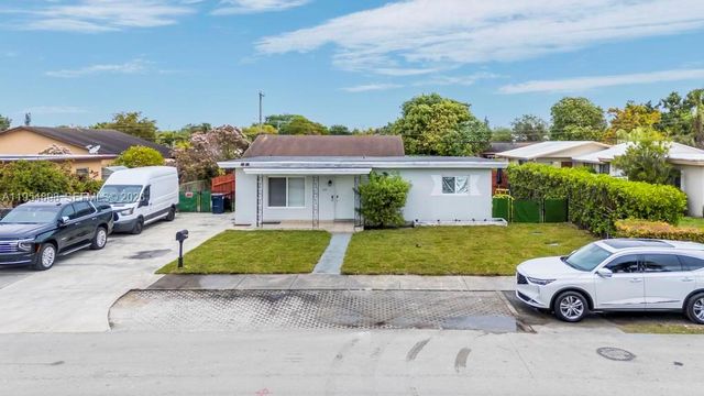 9435-9437 SW 39th St, Miami, FL 33165