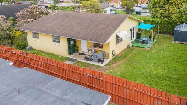 9435-9437 SW 39th St, Miami, FL 33165