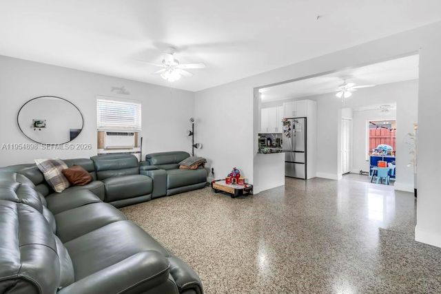 9435-9437 SW 39th St, Miami, FL 33165