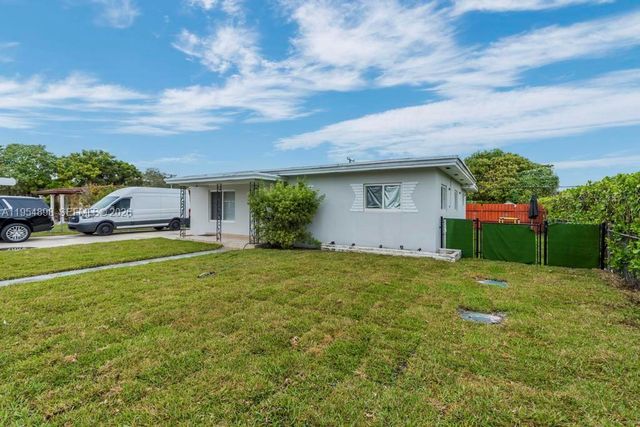 9435-9437 SW 39th St, Miami, FL 33165