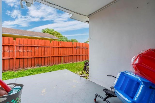 9435-9437 SW 39th St, Miami, FL 33165