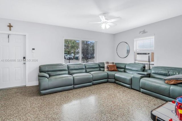 9435-9437 SW 39th St, Miami, FL 33165