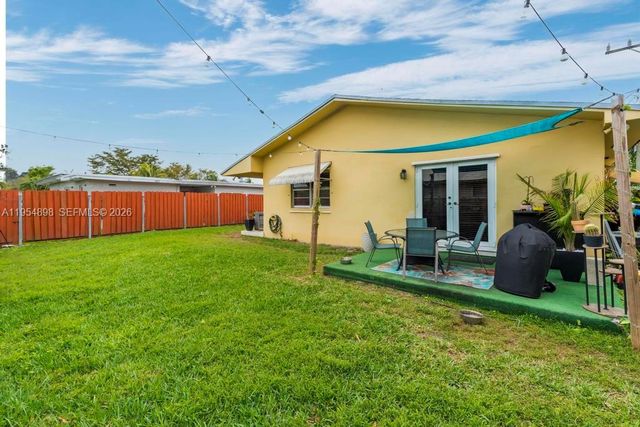 9435-9437 SW 39th St, Miami, FL 33165