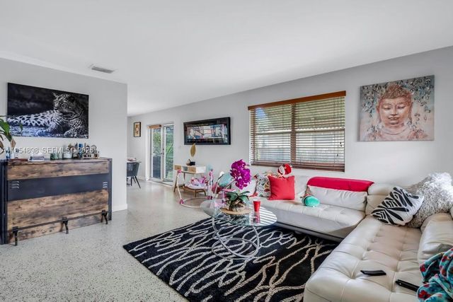 9435-9437 SW 39th St, Miami, FL 33165