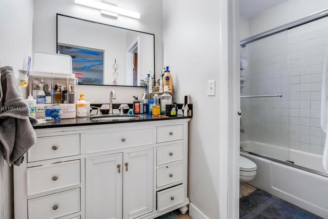 9435-9437 SW 39th St, Miami, FL 33165