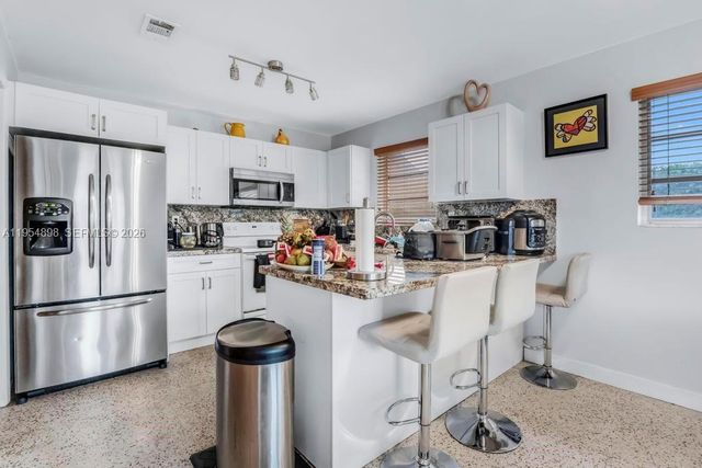 9435-9437 SW 39th St, Miami, FL 33165