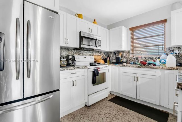 9435-9437 SW 39th St, Miami, FL 33165