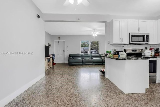 9435-9437 SW 39th St, Miami, FL 33165