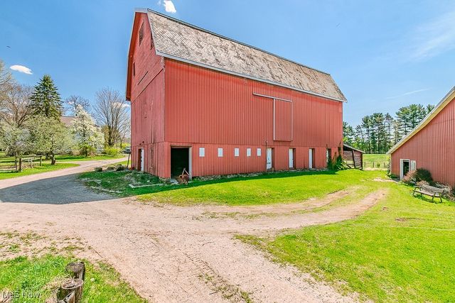 14068 Caves Road, Novelty, OH 44072