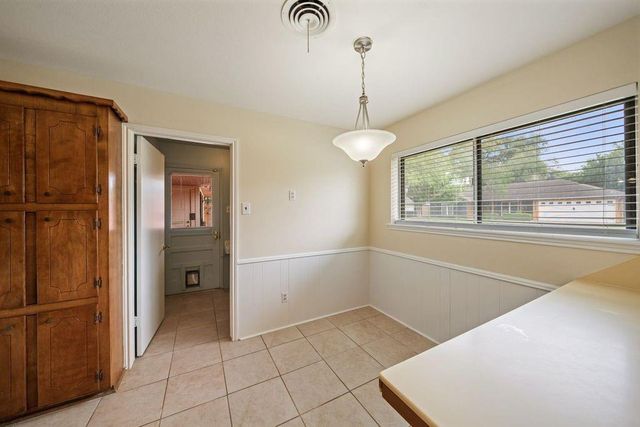 5002 Leafy Hollow Court, Houston, TX 77018