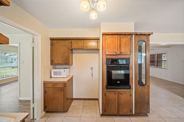 5002 Leafy Hollow Court, Houston, TX 77018