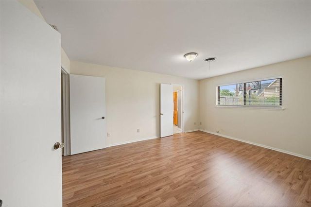 5002 Leafy Hollow Court, Houston, TX 77018